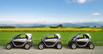 2016 - Twizy vor Sonnenblumen